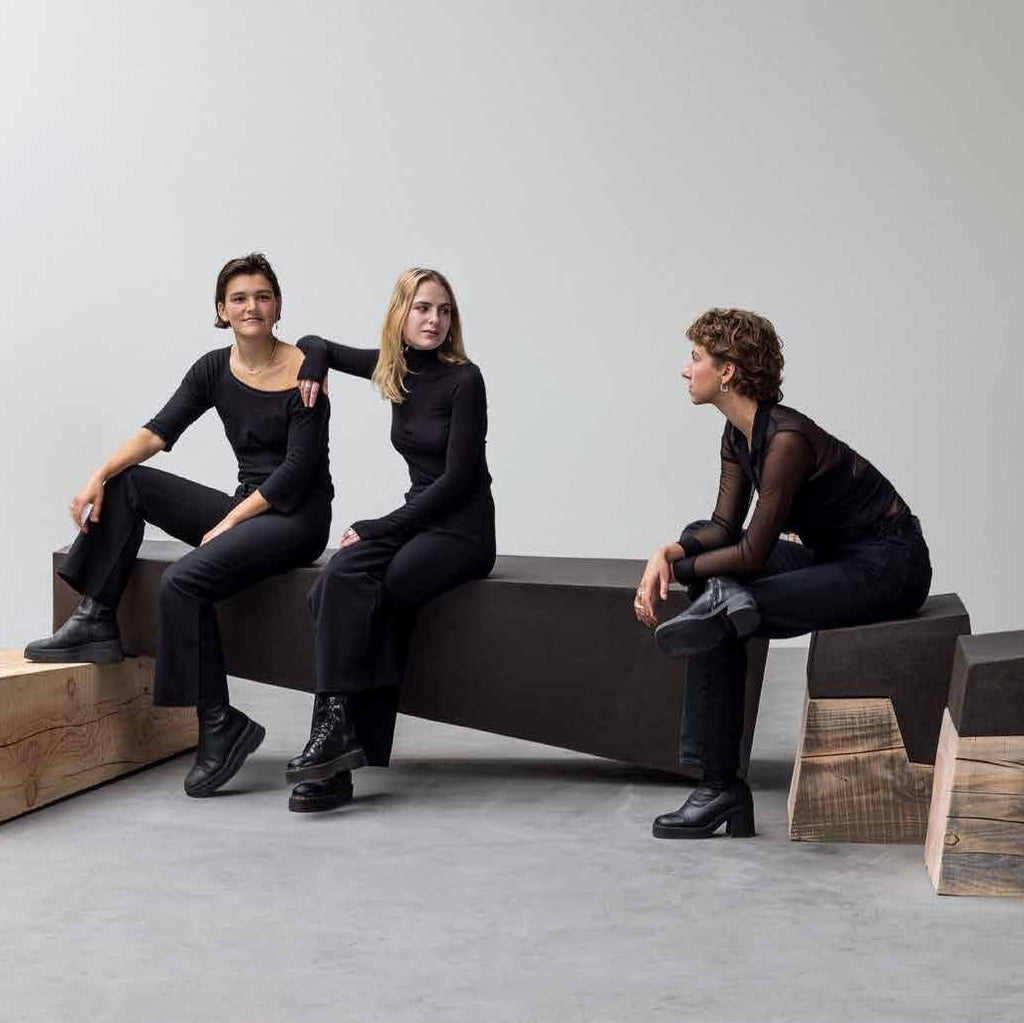 EMBRACE BENCH by Atelier Vierkant