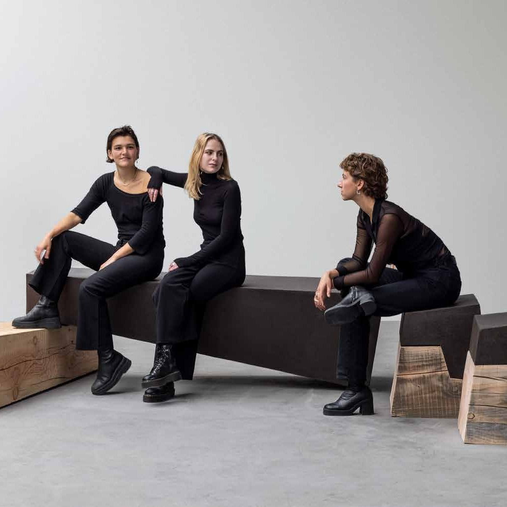 EMBRACE BENCH by Atelier Vierkant
